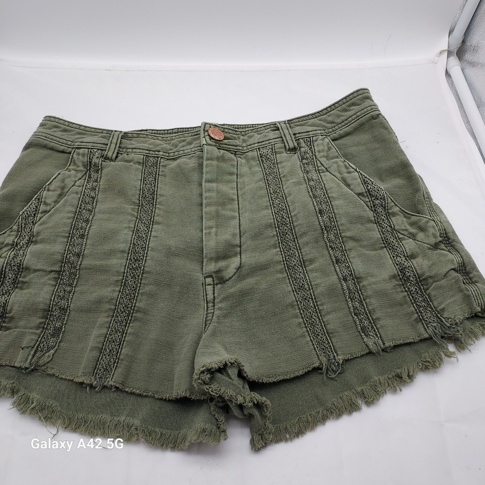 Free People Green Crochet Lace Trim‎ High Waisted Frayed Hem Shorts Size 10